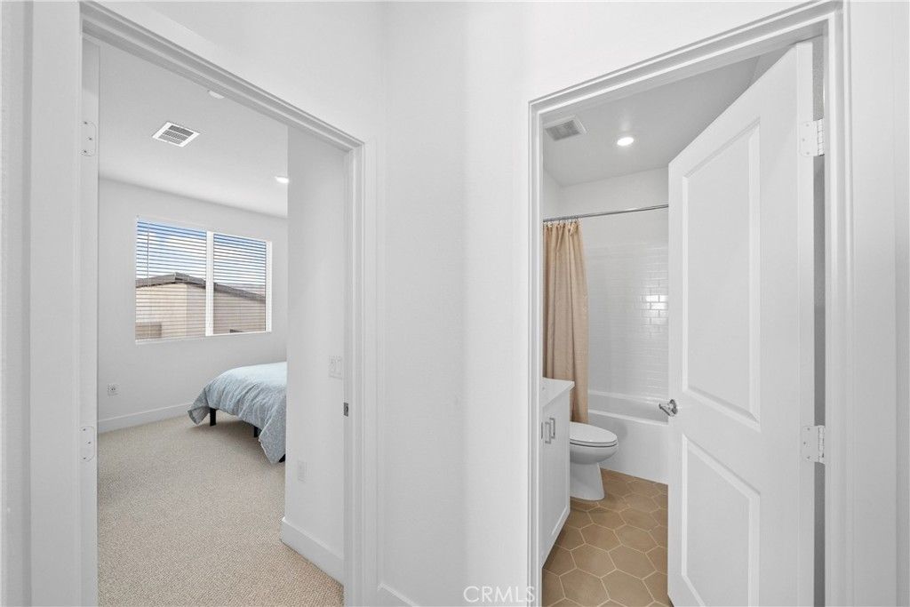 listing image 130728540027452003849