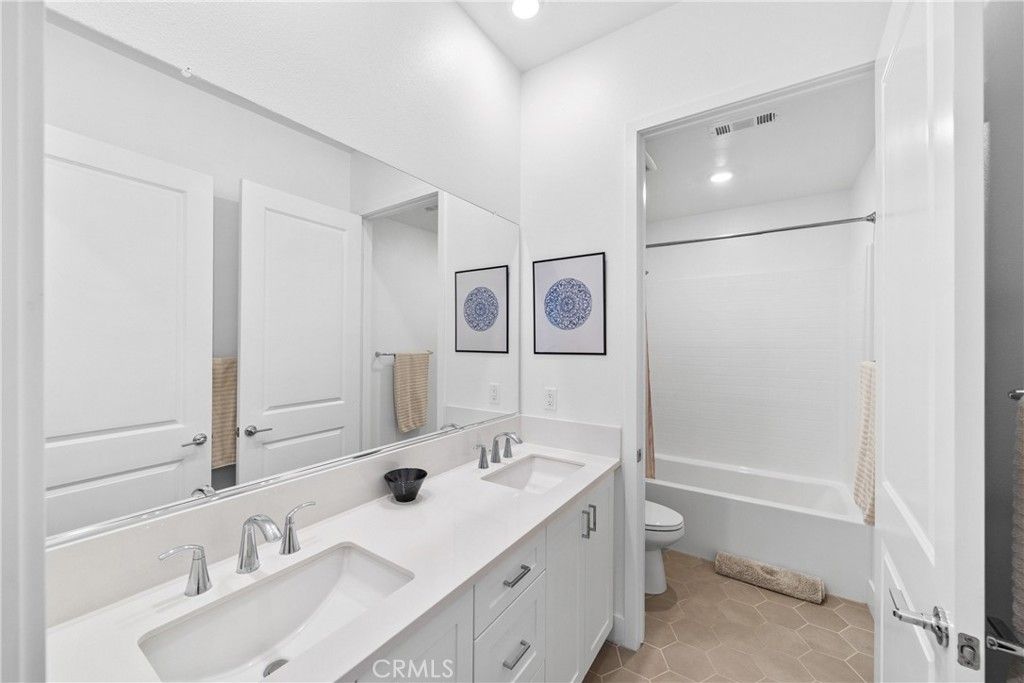 listing image 130729591198052867572