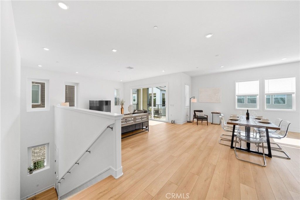 listing image 130724354999685903991