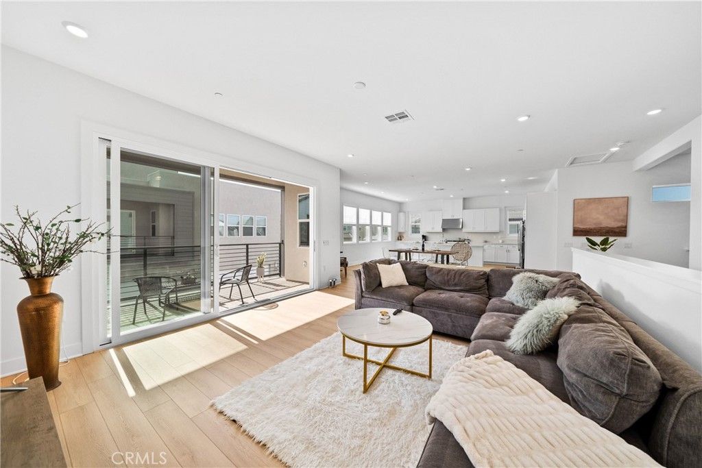 listing image 130720375244794584076