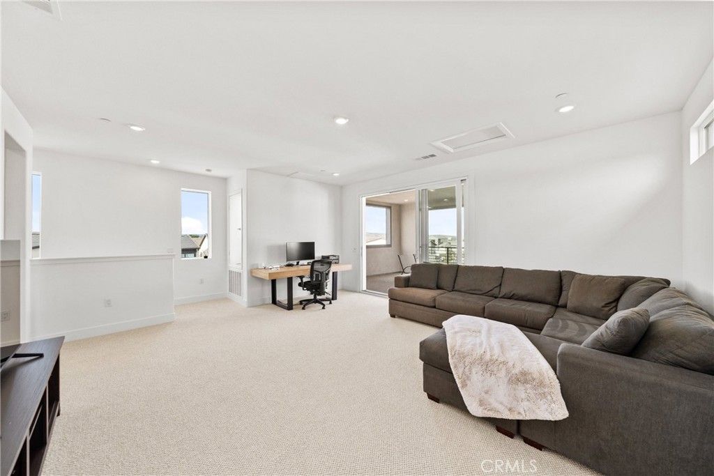 listing image 130724027220473239753
