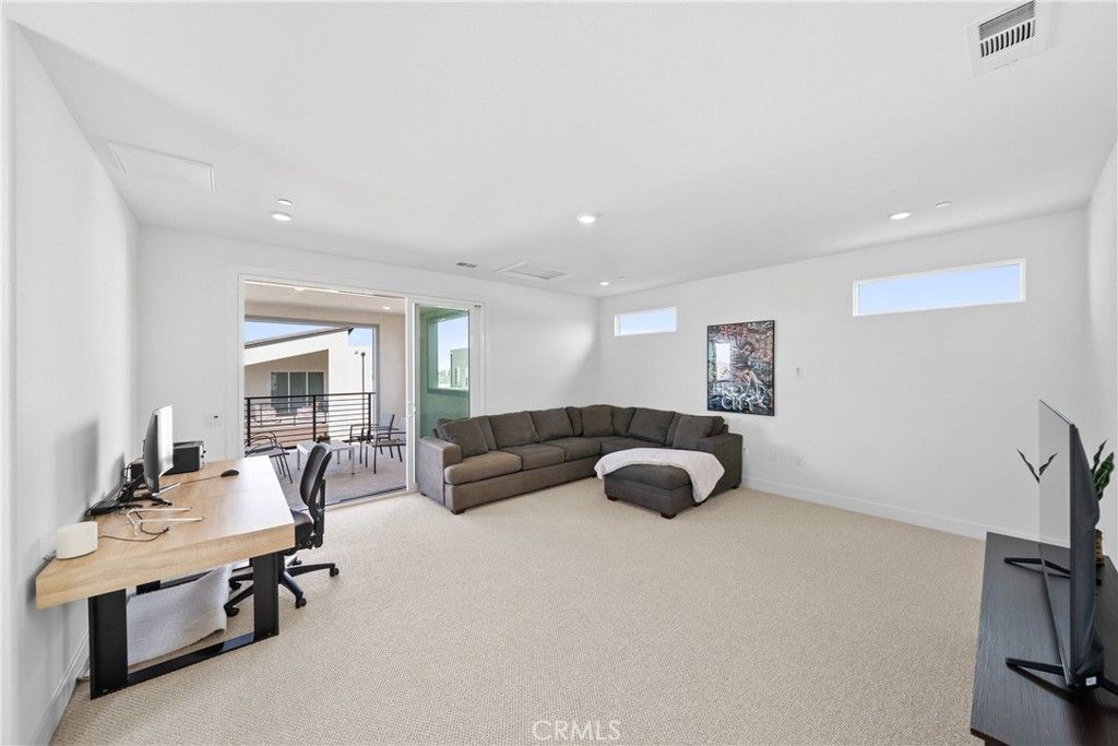 listing image 130725513163283548996