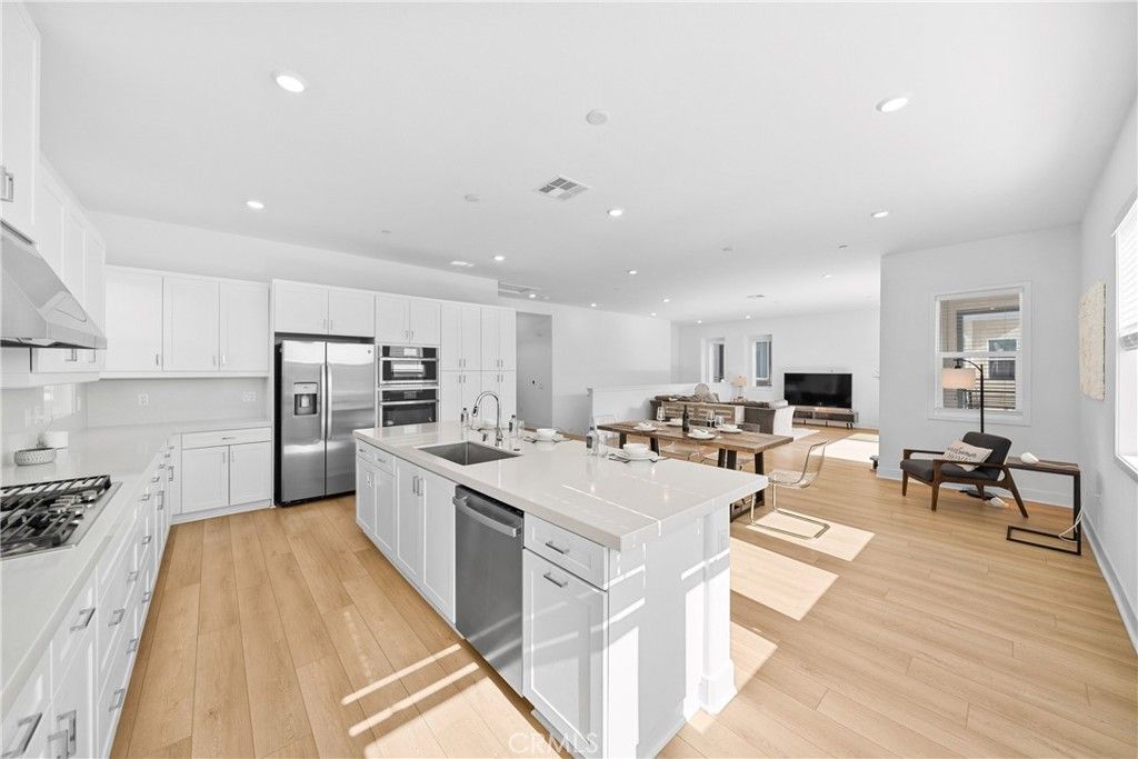 listing image 130723823024475000804