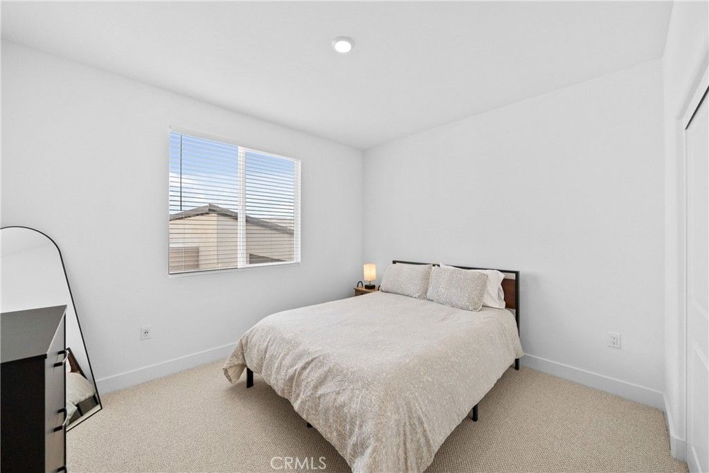 listing image 130728650526889328402