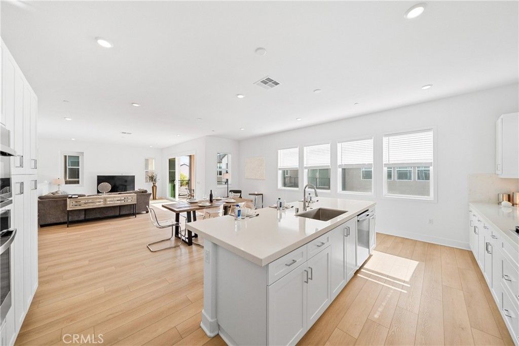 listing image 130723824806238159085