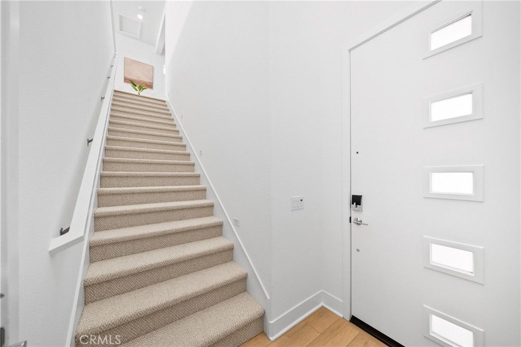 listing image 130728627546629394895