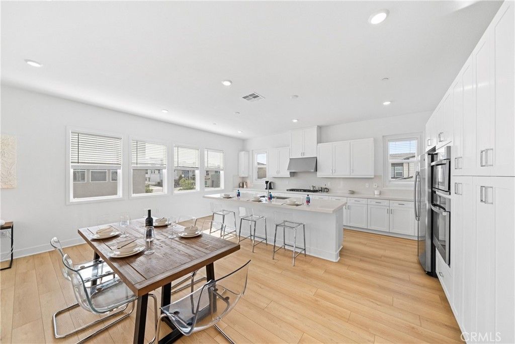 listing image 130726622652921309385