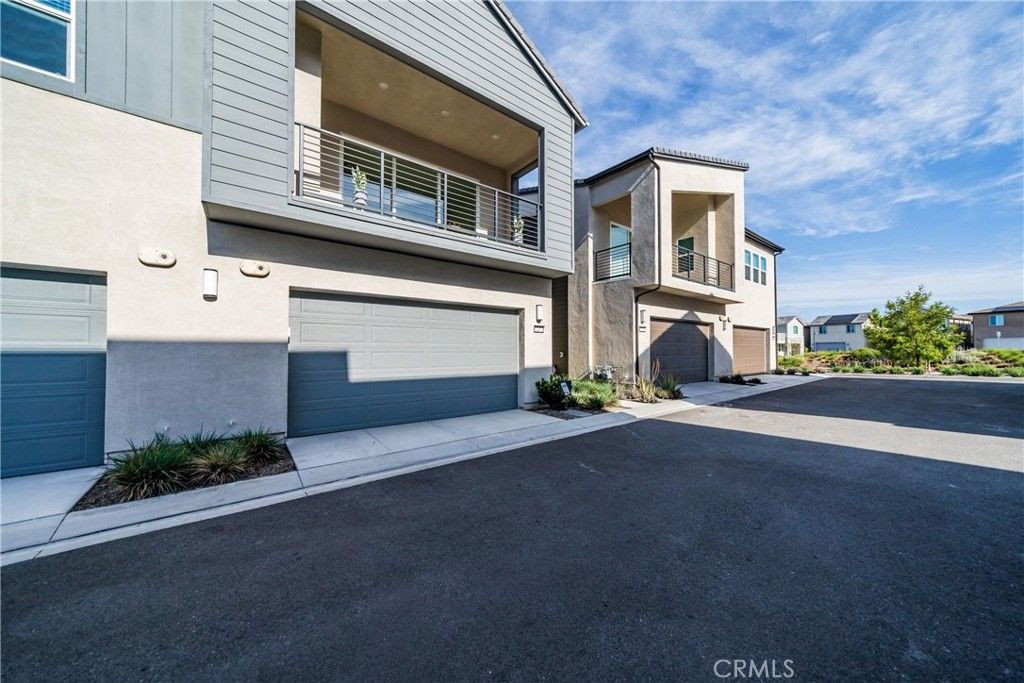 listing image 130722861874696015595