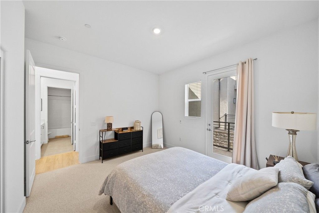 listing image 130728123809533383218