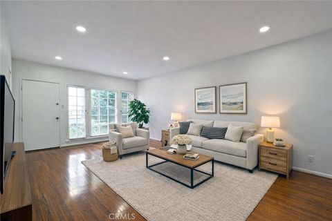 Photo of 149 S Crescent Drive #B, Beverly Hills, CA 90212 (MLS # SW25261022)