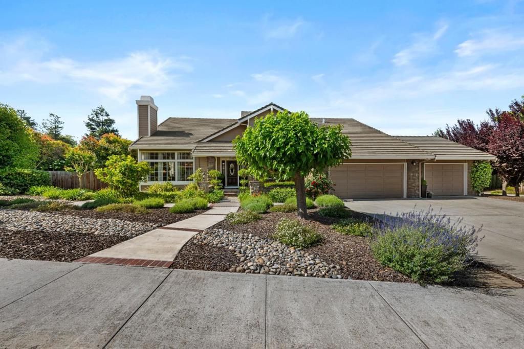 Photo of 132 Calle Cuesta, Hollister, CA 95023 (MLS # ML82044836)