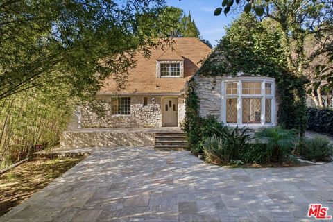 2633 N Commonwealth Avenue Los Angeles CA 90027