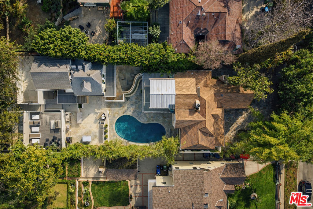 2633 N Commonwealth Avenue