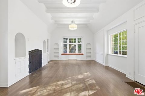 Photo of 2633 N Commonwealth Avenue, Los Angeles, CA 90027 (MLS # 26636329)