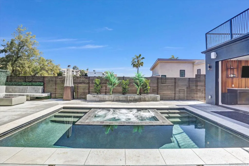 San Diego, California 92110, United States, 3 Bedrooms Bedrooms, ,4 BathroomsBathrooms,Residential,Active,92062