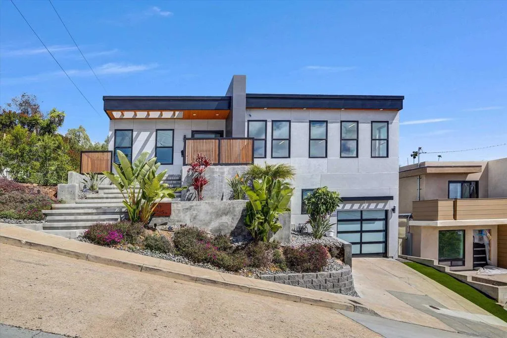 San Diego, California 92110, United States, 3 Bedrooms Bedrooms, ,4 BathroomsBathrooms,Residential,Active,92062