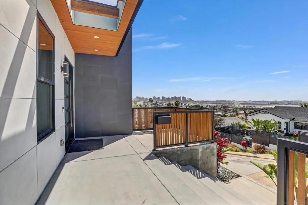 San Diego, California 92110, United States, 3 Bedrooms Bedrooms, ,4 BathroomsBathrooms,Residential,Active,92062