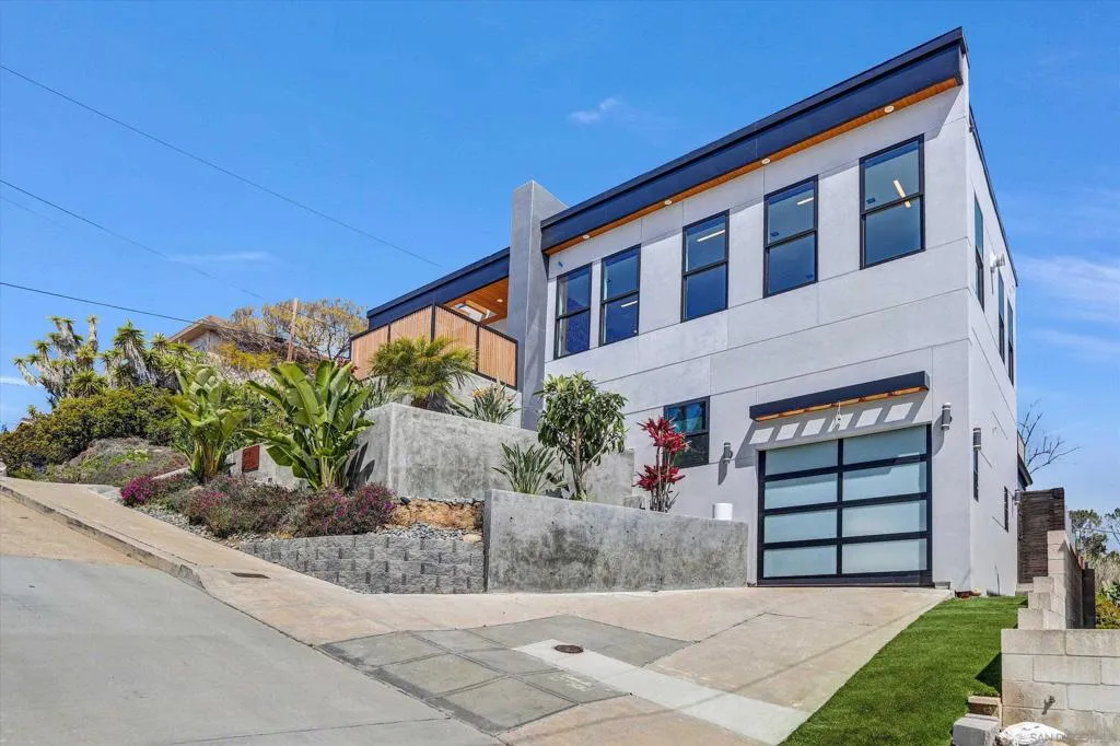 San Diego, California 92110, United States, 3 Bedrooms Bedrooms, ,4 BathroomsBathrooms,Residential,Active,92062