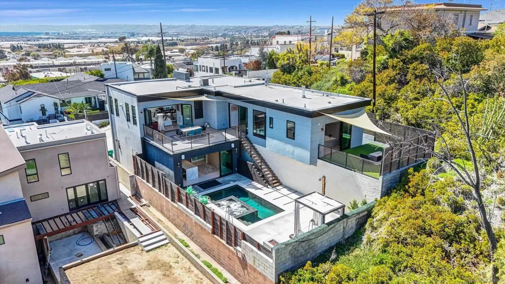 San Diego, California 92110, United States, 3 Bedrooms Bedrooms, ,4 BathroomsBathrooms,Residential,Active,92062