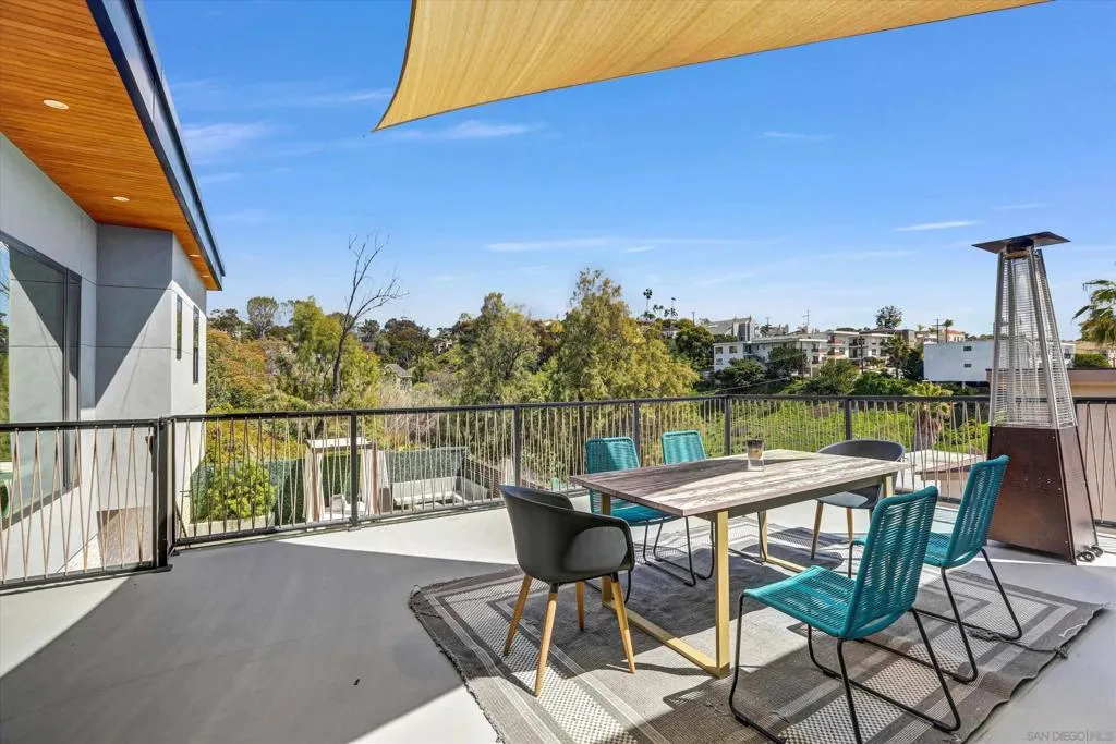 San Diego, California 92110, United States, 3 Bedrooms Bedrooms, ,4 BathroomsBathrooms,Residential,Active,92062