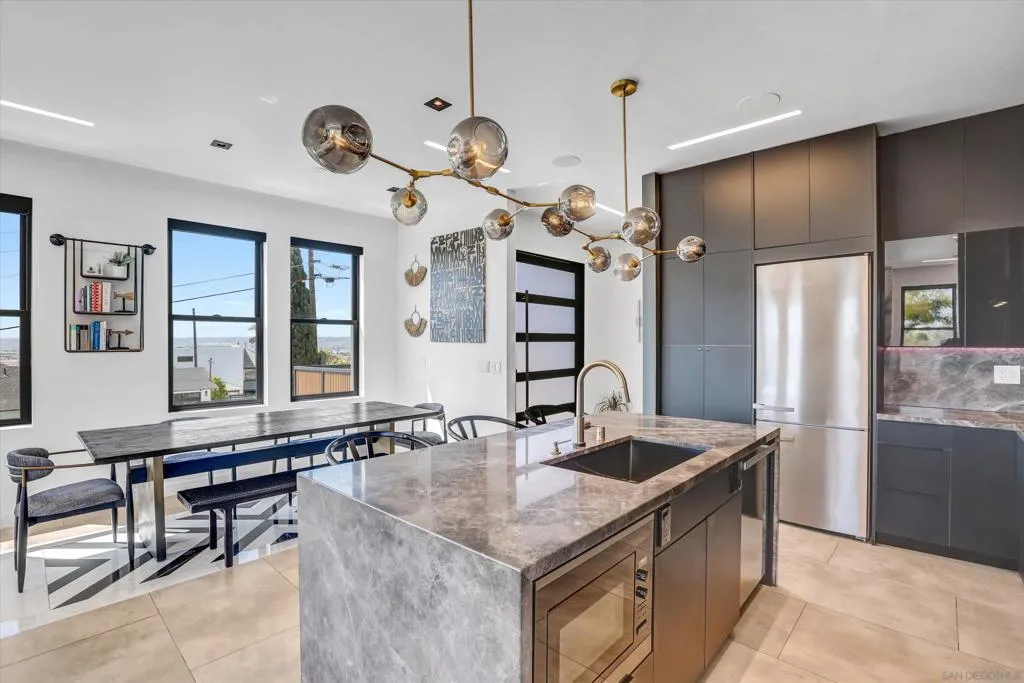 San Diego, California 92110, United States, 3 Bedrooms Bedrooms, ,4 BathroomsBathrooms,Residential,Active,92062