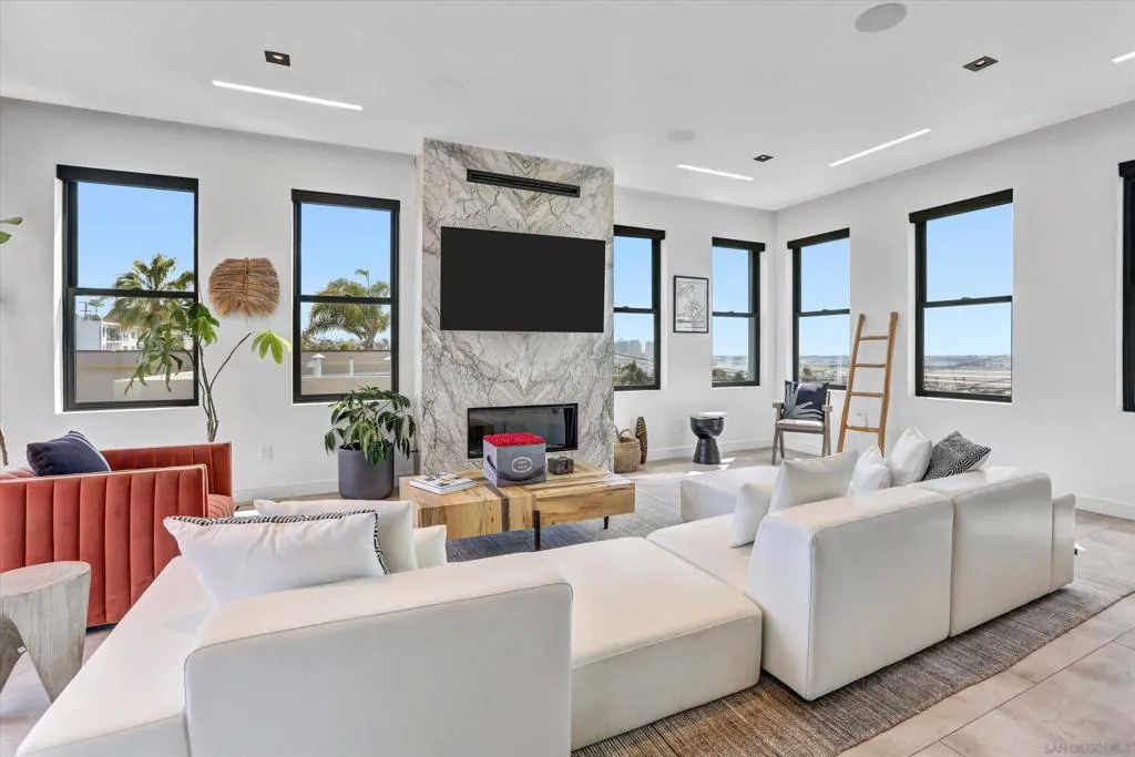 San Diego, California 92110, United States, 3 Bedrooms Bedrooms, ,4 BathroomsBathrooms,Residential,Active,92062