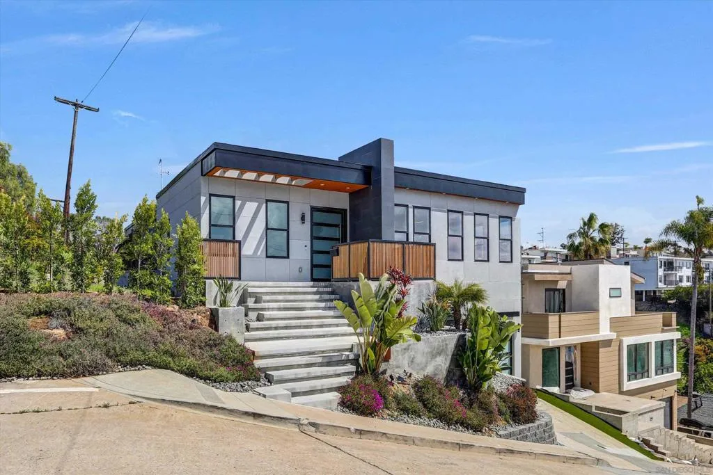 San Diego, California 92110, United States, 3 Bedrooms Bedrooms, ,4 BathroomsBathrooms,Residential,Active,92062