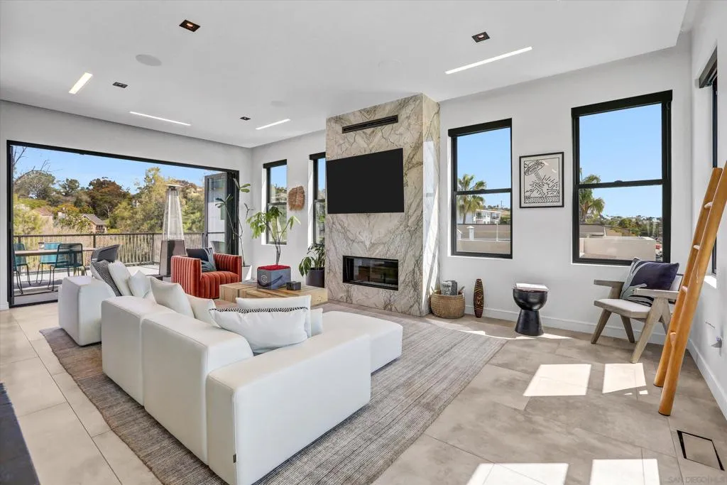 San Diego, California 92110, United States, 3 Bedrooms Bedrooms, ,4 BathroomsBathrooms,Residential,Active,92062