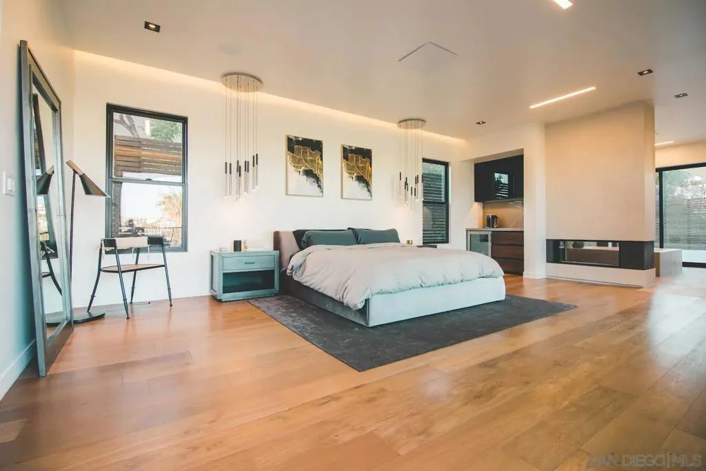 San Diego, California 92110, United States, 3 Bedrooms Bedrooms, ,4 BathroomsBathrooms,Residential,Active,92062