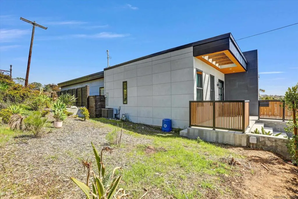 San Diego, California 92110, United States, 3 Bedrooms Bedrooms, ,4 BathroomsBathrooms,Residential,Active,92062