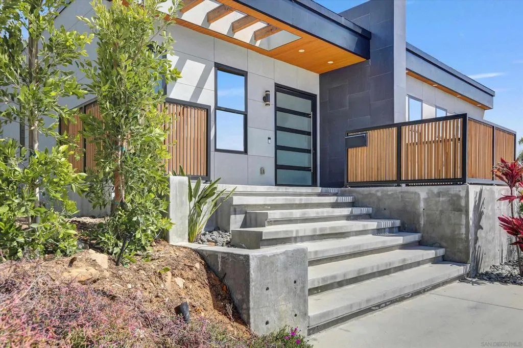 San Diego, California 92110, United States, 3 Bedrooms Bedrooms, ,4 BathroomsBathrooms,Residential,Active,92062