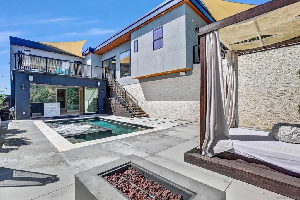 San Diego, California 92110, United States, 3 Bedrooms Bedrooms, ,4 BathroomsBathrooms,Residential,Active,92062