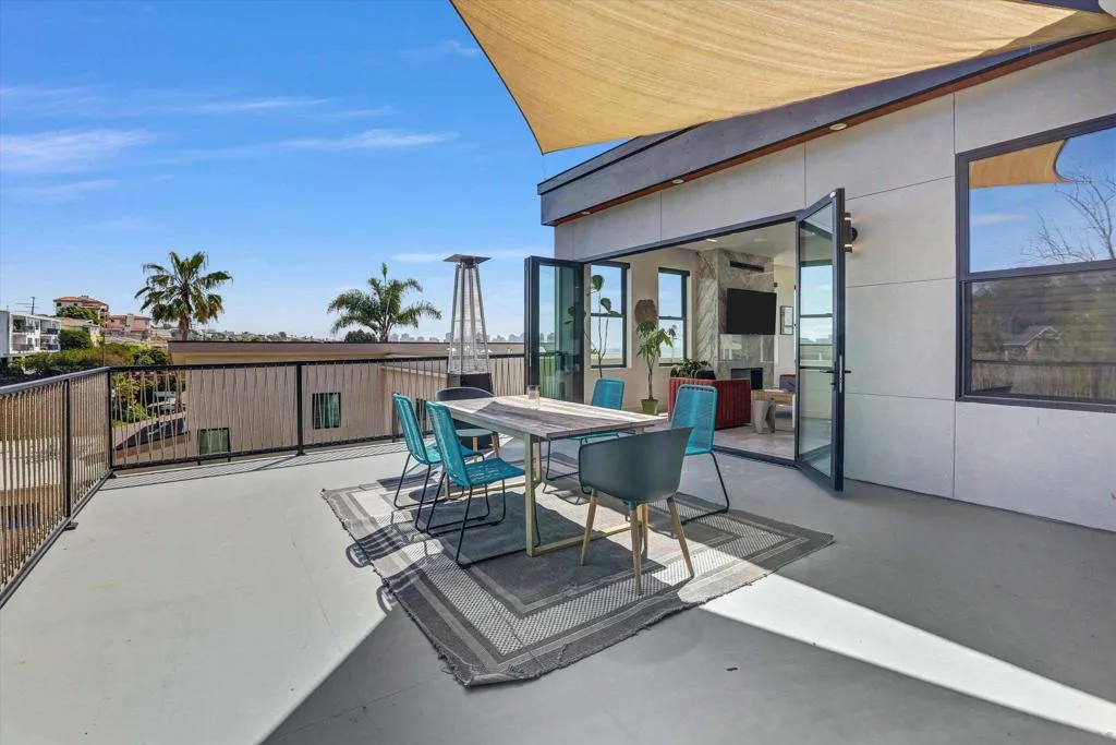 San Diego, California 92110, United States, 3 Bedrooms Bedrooms, ,4 BathroomsBathrooms,Residential,Active,92062