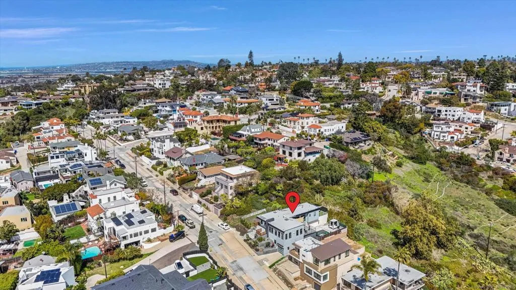 San Diego, California 92110, United States, 3 Bedrooms Bedrooms, ,4 BathroomsBathrooms,Residential,Active,92062