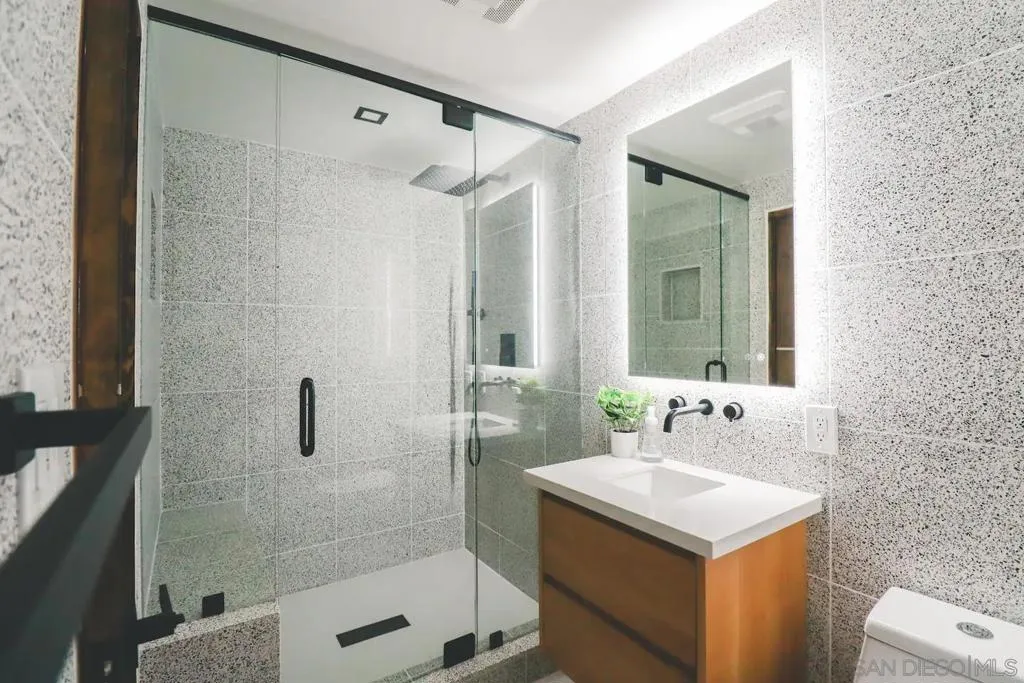 San Diego, California 92110, United States, 3 Bedrooms Bedrooms, ,4 BathroomsBathrooms,Residential,Active,92062