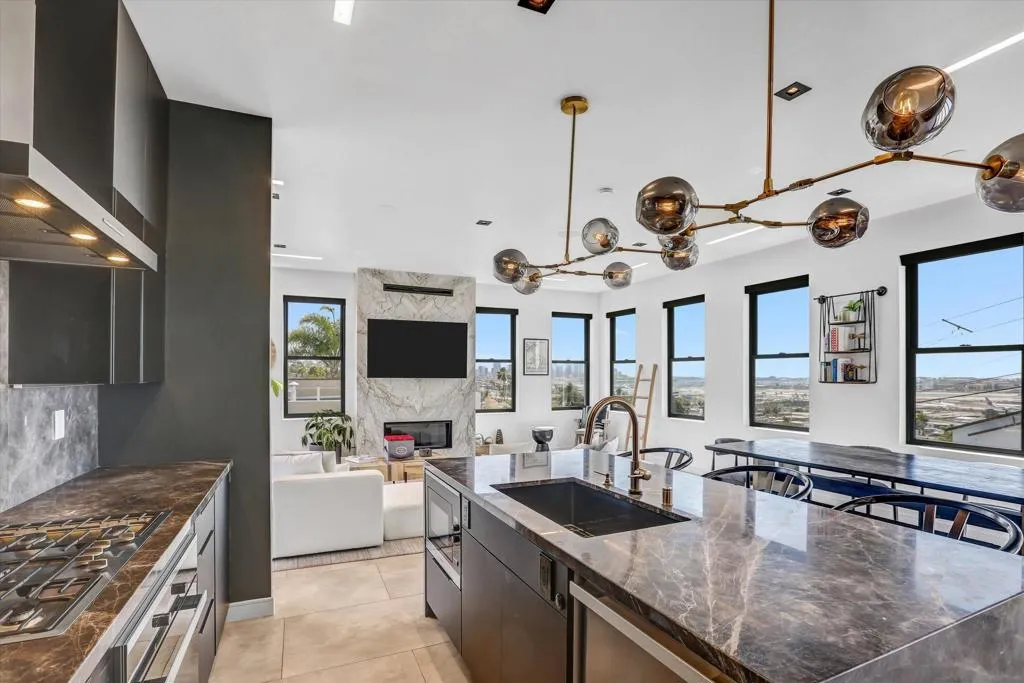 San Diego, California 92110, United States, 3 Bedrooms Bedrooms, ,4 BathroomsBathrooms,Residential,Active,92062