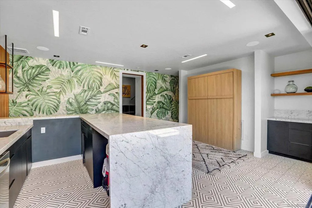 San Diego, California 92110, United States, 3 Bedrooms Bedrooms, ,4 BathroomsBathrooms,Residential,Active,92062