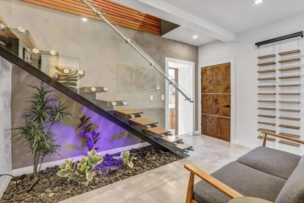 San Diego, California 92110, United States, 3 Bedrooms Bedrooms, ,4 BathroomsBathrooms,Residential,Active,92062