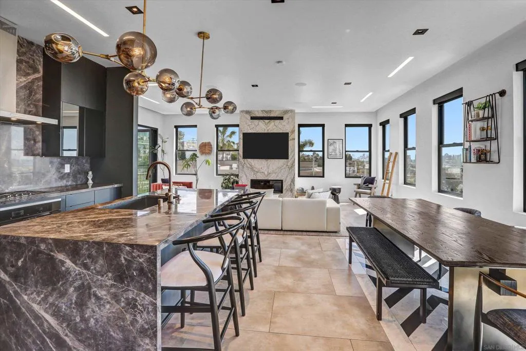 San Diego, California 92110, United States, 3 Bedrooms Bedrooms, ,4 BathroomsBathrooms,Residential,Active,92062