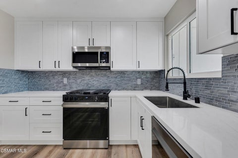 Tiny photo for 359 Garfield Rondo, Ventura, CA 93003 (MLS # 226004124)