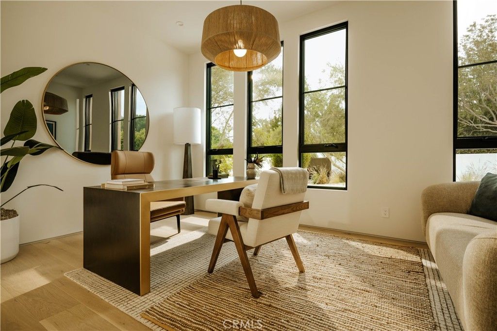listing image 130720293438792765987