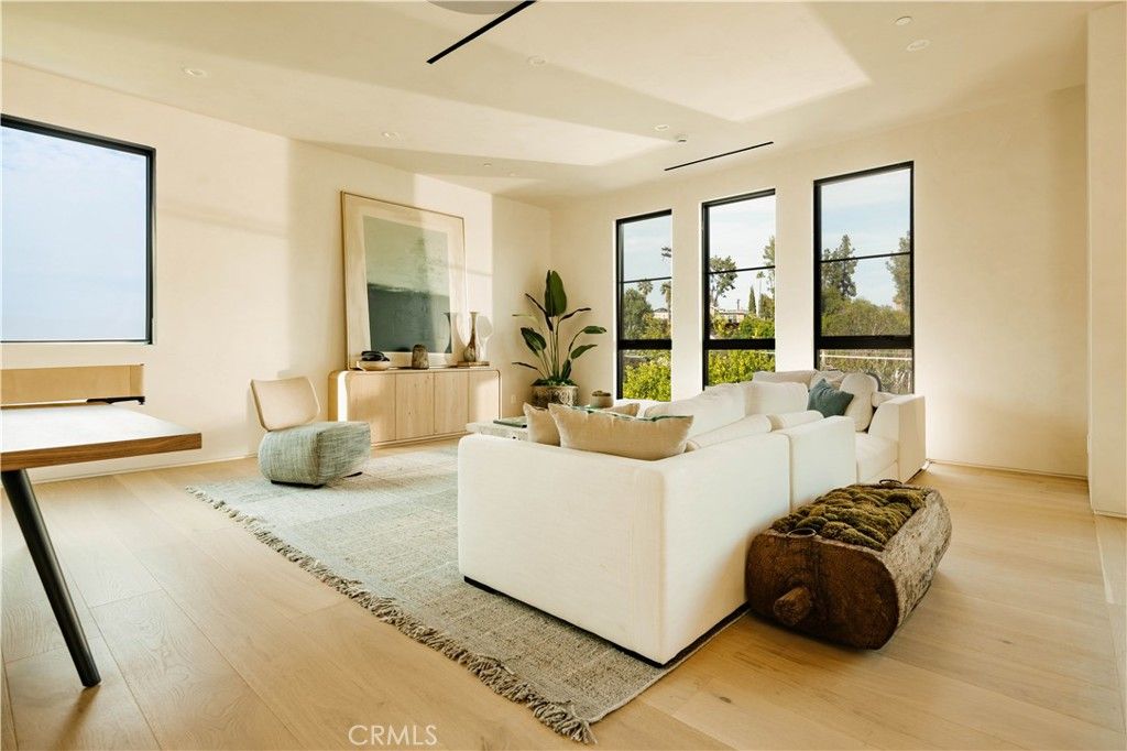 listing image 130728851156871647375