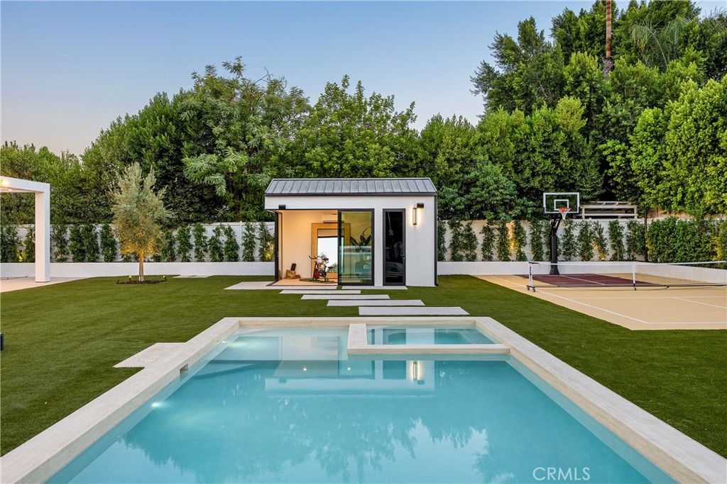 listing image 130729542249638388667