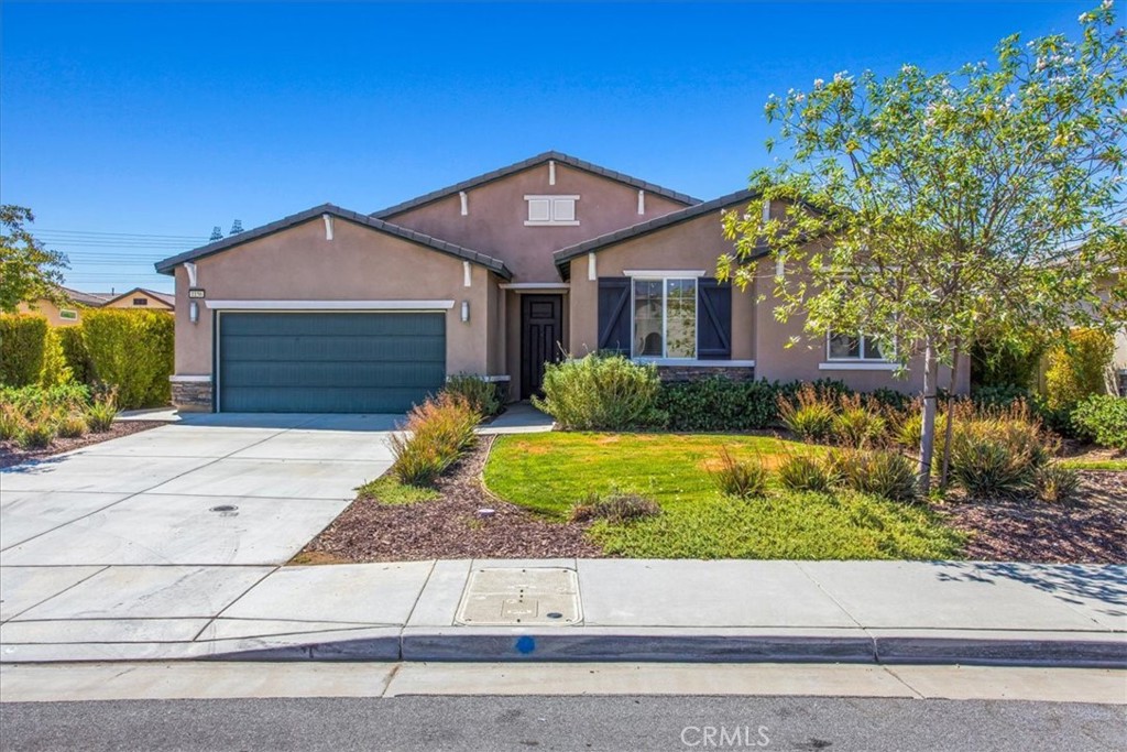 1156 Poinsettia Circle