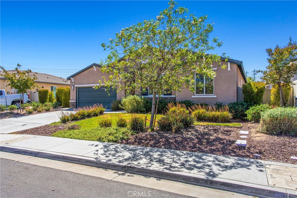 1156 Poinsettia Circle