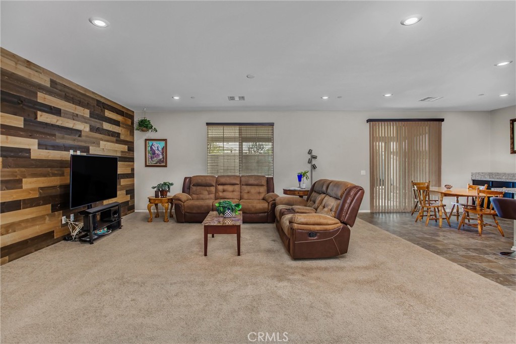 1156 Poinsettia Circle