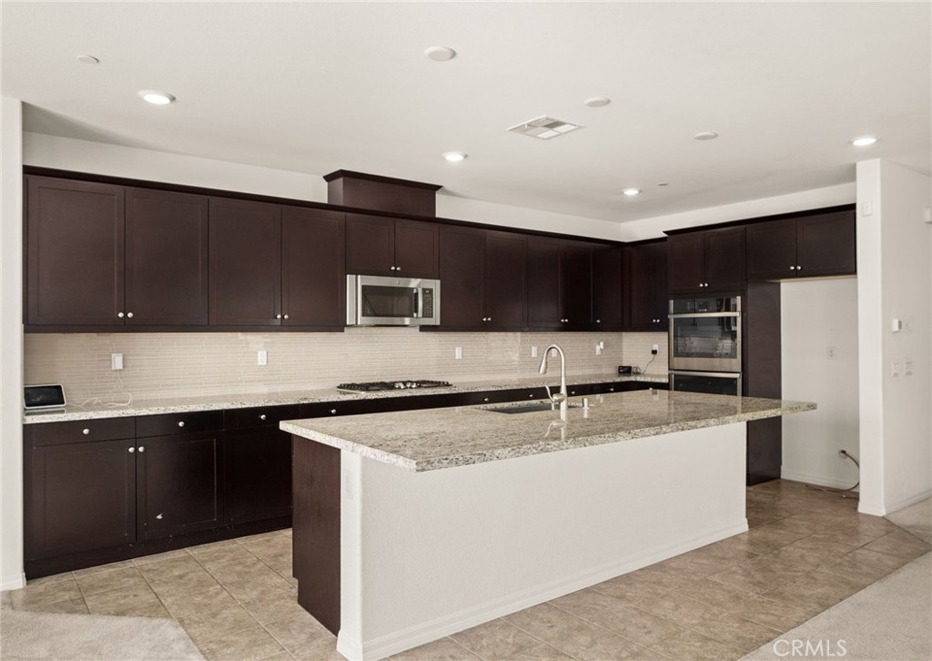5562 Royal Oaks