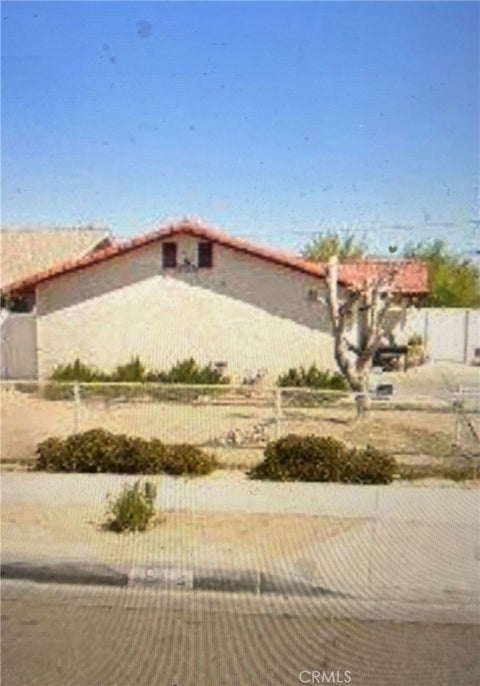 Photo of 16410 Smoke Tree ST, Hesperia, CA 92345 (MLS # HD26179347)