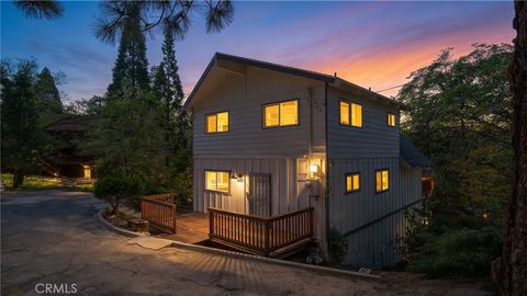 Photo of 1106 Grass Valley Road, Lake Arrowhead, CA 92352 (MLS # DW26077009)