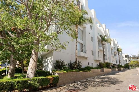 Photo of 520 S Barrington Avenue #115, Los Angeles, CA 90049 (MLS # 25590199)